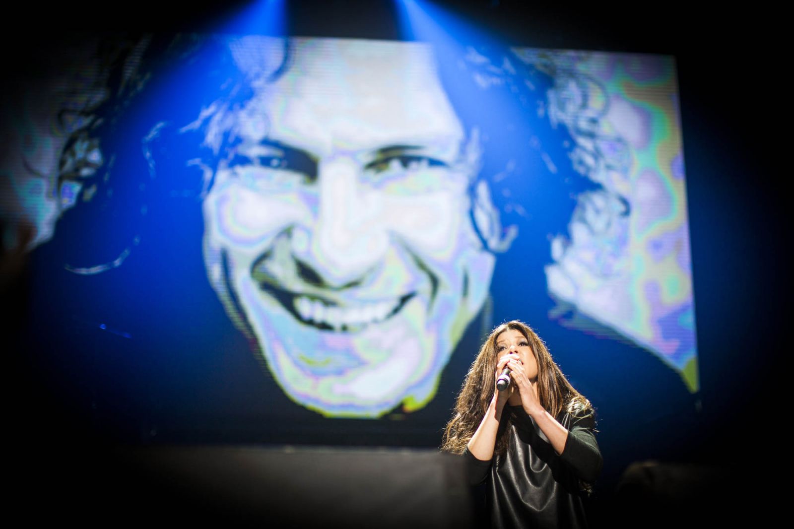 На концерте памяти Кузьмы Скрябину Руслана сквозь слезы спела песню-реквием